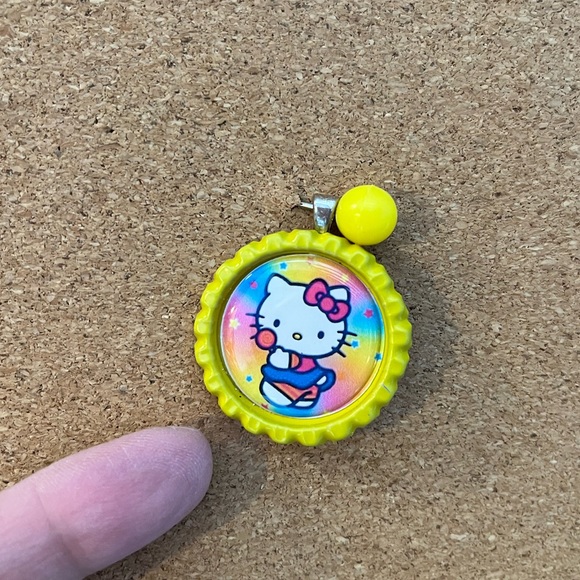 HELLO KITTY Soda Pop Cap Necklace Jewelry Rainbow Star Charm Key Chain Pin Bag - Picture 1 of 8